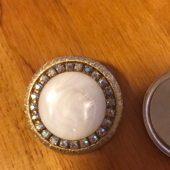 Clip On Costume earrings - Picture 4 of 4